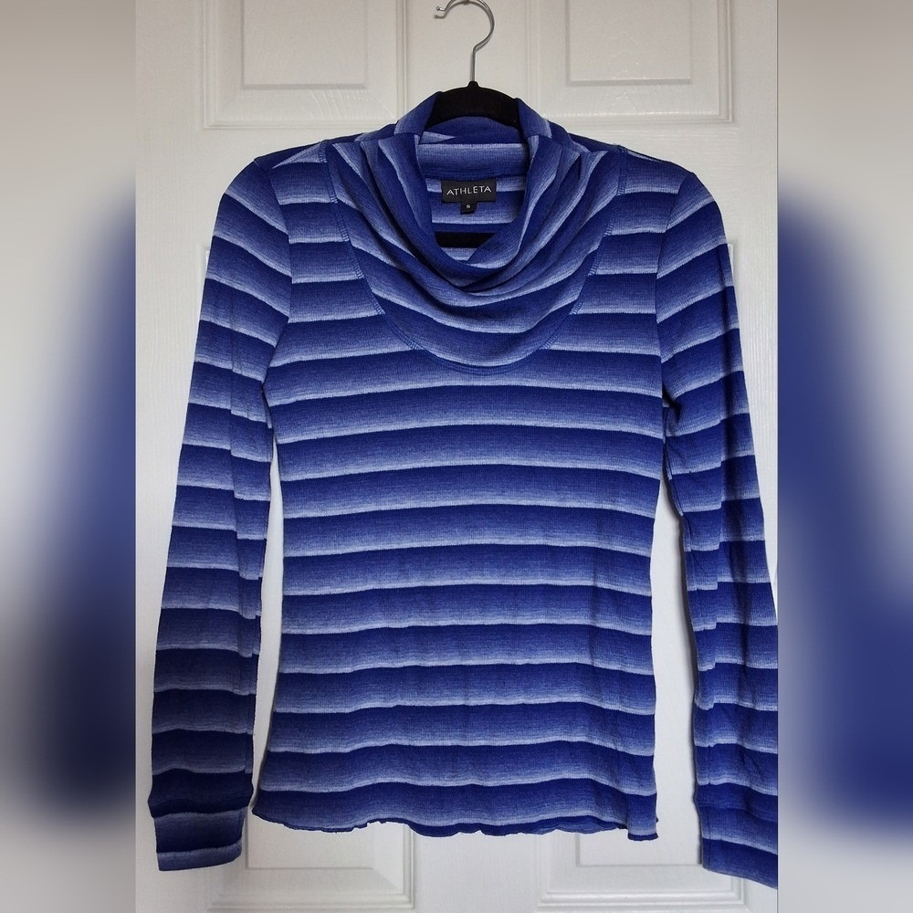 Athleta cowl neckline Striped long sleeve shirt size M‎